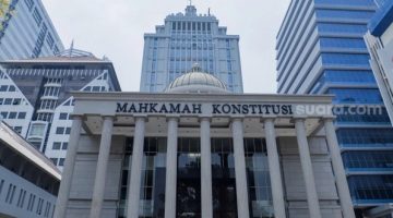 Gedung Mahkamah Konstitusi di Jakarta, Senin (16/10/2023). [Suara.com/Alfian Winanto] 