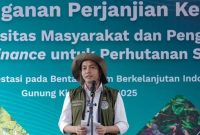 Menteri Kehutanan (Menhut) Raja Juli Antony saat menghadiri penandatanganan Mou dengan Global Green Growth Institute (GGGI) yang berasal dari Inggris dan Wakil Gubernur DIY Kanjeng Gusti Pangeran Adipati Aryo Paku Alam X terkait Perhutanan Sosial. (Foto: Dok Kemenhut RI) 