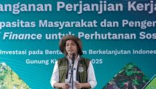 Menteri Kehutanan (Menhut) Raja Juli Antony saat menghadiri penandatanganan Mou dengan Global Green Growth Institute (GGGI) yang berasal dari Inggris dan Wakil Gubernur DIY Kanjeng Gusti Pangeran Adipati Aryo Paku Alam X terkait Perhutanan Sosial. (Foto: Dok Kemenhut RI) 