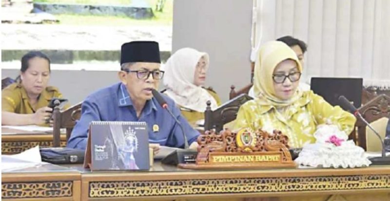 Ketua Komisi I DPRD Kalteng, Muhajirin (tengah), didampingi Ketua Komisi II DPRD Kalteng, Siti Nafsiah (paling kanan), Selasa (28/4/2026).Foto:Istimewa