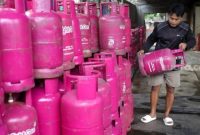 Kebijakan kenaikan harga LPG dan BBM nonsubsidi dinilai pakar ekonomi mampu menguatkan nilai tukar rupiah, namun tetap berisiko memicu inflasi domestik. [Suara.com/Alfian Winanto] 
