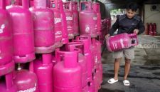 Kebijakan kenaikan harga LPG dan BBM nonsubsidi dinilai pakar ekonomi mampu menguatkan nilai tukar rupiah, namun tetap berisiko memicu inflasi domestik. [Suara.com/Alfian Winanto] 