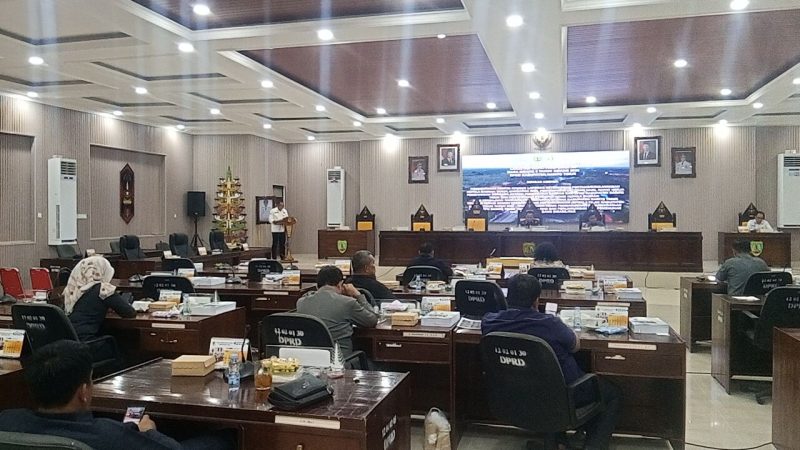 Saat rapat paripurna di DPRD Bartim. Foto : 1tulah.com/zakirin