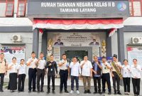 Foto bersama di depan Rutan Kelas II B Tamiang Layang. Foto : 1tulah.com/zakirin