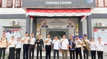 Foto bersama di depan Rutan Kelas II B Tamiang Layang. Foto : 1tulah.com/zakirin
