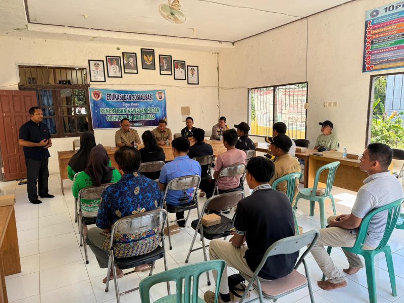 Saat kegiatan sosialisasi Penyampain dari AKP Muchamad Saipul perwakilan dari Polres Barito Timur. Foto : 1tulah.com/zakirin