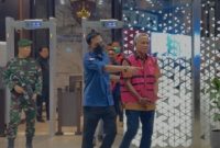 Kejaksaan Agung menetapkan 3 orang tersangka dalam kasus dugaan tindak pidana korupsi penyimpangan dan pengelolaan pertambangan, , Kamis (23/4/2026). [Suara.com/Faqih Fathurrahman] 