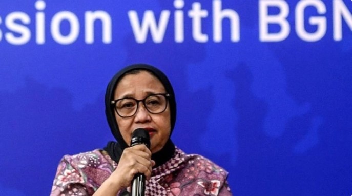 Wakil Kepala Badan Gizi Nasional (BGN) Nanik S. Deyang memberikan keterangan di Kantor Badan Gizi Nasional (BGN) di Jakarta. (ANTARA FOTO/GALIH PRADIPTA) 
