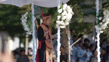 Upacara peringatan Hardiknas 2026, Hari Bumi, dan Hari Otonomi Daerah di Kantor Gubernur Kalimantan Tengah sebagai momentum penguatan transformasi pendidikan berkelanjutan. (2/5/26)