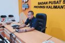 Statistisi BPS Kalimantan Tengah M. Taufiqurrahman saat menyampaikan rilis indikator ekonomi terbaru di ruang Vicon BPS Provinsi Kalimantan Tengah. (4/5/26)
