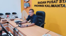 Statistisi BPS Kalimantan Tengah M. Taufiqurrahman saat menyampaikan rilis indikator ekonomi terbaru di ruang Vicon BPS Provinsi Kalimantan Tengah. (4/5/26)
