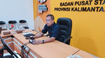 Statistisi BPS Kalimantan Tengah M. Taufiqurrahman saat menyampaikan rilis indikator ekonomi terbaru di ruang Vicon BPS Provinsi Kalimantan Tengah. (4/5/26)