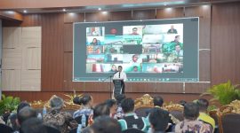 Plt. Kepala Dinas Pendidikan Kalimantan Tengah Muhammad Reza Prabowo saat memberikan sambutan pada pembukaan Rapat Koordinasi Penyusunan Kalender Pendidikan dan Sosialisasi SPMB Tahun Ajaran 2026/2027 di Aula Berkah Disdik Kalteng. (7/5/26)
