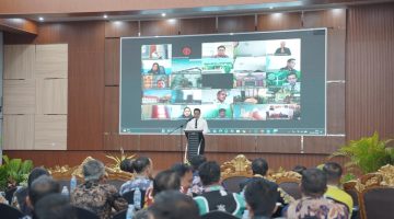 Plt. Kepala Dinas Pendidikan Kalimantan Tengah Muhammad Reza Prabowo saat memberikan sambutan pada pembukaan Rapat Koordinasi Penyusunan Kalender Pendidikan dan Sosialisasi SPMB Tahun Ajaran 2026/2027 di Aula Berkah Disdik Kalteng. (7/5/26)