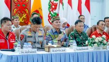 Gubernur Kalimantan Tengah Agustiar Sabran bersama Forkopimda menerima audiensi Pertamina dan berdialog dengan wartawan terkait penanganan antrean BBM di Kota Palangka Raya, Jumat (8/5/26).