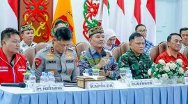 Gubernur Kalimantan Tengah Agustiar Sabran bersama Forkopimda menerima audiensi Pertamina dan berdialog dengan wartawan terkait penanganan antrean BBM di Kota Palangka Raya, Jumat (8/5/26).