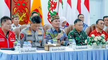 Gubernur Kalimantan Tengah Agustiar Sabran bersama Forkopimda menerima audiensi Pertamina dan berdialog dengan wartawan terkait penanganan antrean BBM di Kota Palangka Raya, Jumat (8/5/26).