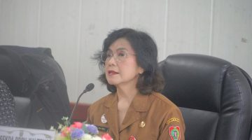 Pj. Sekretaris Daerah Provinsi Kalimantan Tengah Linae Victoria Aden saat membuka Forum Komunikasi Strategi Penguatan Rekrutmen dan Reaktivasi Peserta JKN Tahun 2026 di Ruang Rapat Bajakah Kantor Gubernur Kalteng, Selasa (12/5/26).
