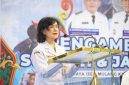 Pj. Sekretaris Daerah Provinsi Kalimantan Tengah, Linae Victoria Aden menghadiri pengambilan sumpah dan janji dewan juri Festival Budaya Isen Mulang (FBIM) 2026 di Betang Eka Tingang Nganderang, Rabu (13/5/26).