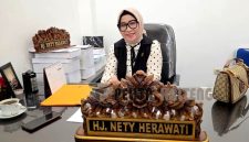 Foto Ketua Komisi I DPRD Barito Utara, Hj. Nety Herawati