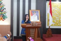 Asisten Administrasi Umum Sekretariat Daerah Provinsi Kalimantan Tengah, Sunarti membuka Pelatihan Manajemen Pelayanan Publik Tahun 2026 di Aula Sei Kapuas BPSDM Provinsi Kalimantan Tengah, Senin (18/5/2026)