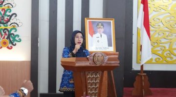 Asisten Administrasi Umum Sekretariat Daerah Provinsi Kalimantan Tengah, Sunarti membuka Pelatihan Manajemen Pelayanan Publik Tahun 2026 di Aula Sei Kapuas BPSDM Provinsi Kalimantan Tengah, Senin (18/5/2026)