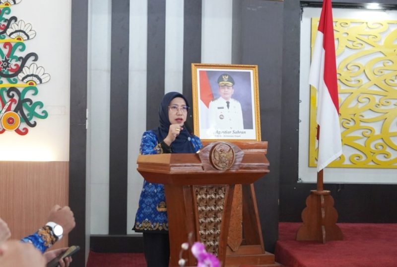 Asisten Administrasi Umum Sekretariat Daerah Provinsi Kalimantan Tengah, Sunarti membuka Pelatihan Manajemen Pelayanan Publik Tahun 2026 di Aula Sei Kapuas BPSDM Provinsi Kalimantan Tengah, Senin (18/5/2026)