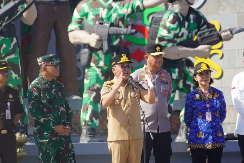 Gubernur Kalimantan Tengah, Agustiar Sabran membuka Gerakan Pangan Murah dalam rangka Hari Jadi ke-69 Provinsi Kalimantan Tengah di Bundaran Besar Palangka Raya. Kegiatan tersebut menyediakan berbagai kebutuhan pokok dengan harga subsidi hingga 30 persen di bawah harga pasar untuk membantu masyarakat dan menjaga stabilitas inflasi daerah. (18/5/26)