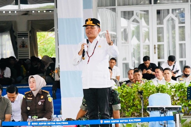 Gubernur Kalimantan Tengah, Agustiar Sabran membuka Pasar Murah bagi Mahasiswa dalam rangka Hari Jadi ke-69 Provinsi Kalimantan Tengah di Istana Isen Mulang. Sebanyak 3.500 paket sembako murah disalurkan untuk mahasiswa asal pedalaman, penerima KIP Kuliah, dan mahasiswa kurang mampu dengan harga tebus hanya Rp10 ribu. Selasa, (20/5/26).
