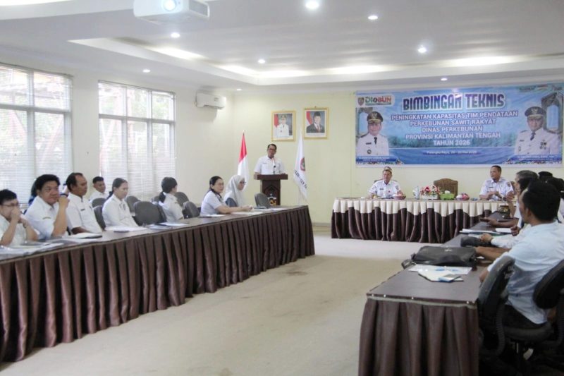 Pemerintah Provinsi Kalimantan Tengah melalui Dinas Perkebunan Provinsi Kalimantan Tengah menggelar Bimbingan Teknis Pendataan Perkebunan Sawit Rakyat Tahun 2026 di Aula Dinas Perkebunan Provinsi Kalimantan Tengah. Kegiatan tersebut bertujuan meningkatkan kapasitas petugas pendataan dalam penggunaan teknologi digital, pemetaan geospasial, dan verifikasi data perkebunan sawit rakyat. Rabu, (20/5/26).