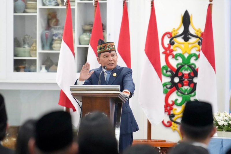 Gubernur Kalimantan Tengah Agustiar Sabran menyampaikan sambutan saat pelantikan dan pengambilan sumpah jabatan enam Pejabat Pimpinan Tinggi Pratama di lingkungan Pemerintah Provinsi Kalimantan Tengah di Istana Isen Mulang, Palangka Raya, Selasa (26/5/26)