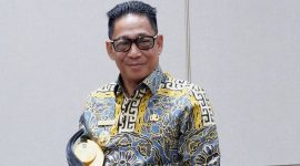 Bupati Heriyus terima penghargaan