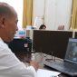 Staf ahli Suria Siri mengikuti sosialisasi kerja sama program pola pembibitan atau sekolah kedinasan yang diselenggarakan oleh BPSDMP di Ruang Protokol dan Komunikasi Pimpinan Sekretariat Daerah Kabupaten Murung Raya, Selasa (6/5/2026). (Foto : Diskominfo SP Mura)