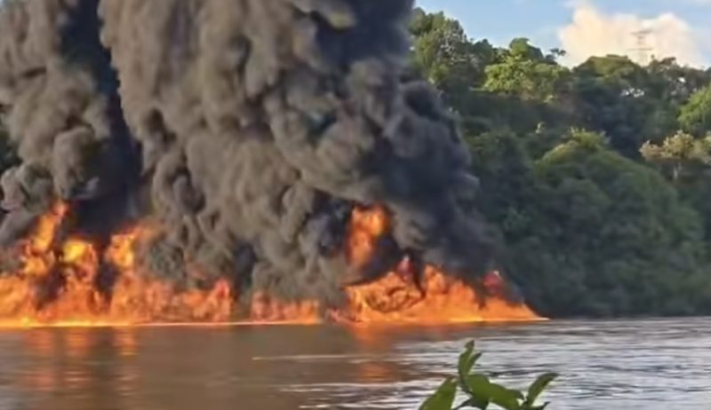 Kondisi Taxi motor air yang  terbakar di DAS Barito desa Muara Untung, Senin (11/05/2026) (Foto : FB)