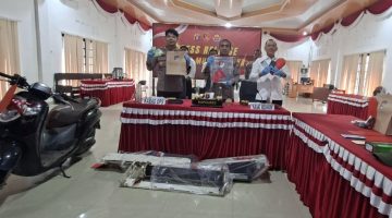Kapolres Murung Raya AKBP Frangky F Monathen memimpin pers liris pengungkapan kasus pencurian, Sabtu (30/05/2026). (Foto : 1tulah.com)