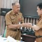 Foto pelaksanaan Serah Terima Jabatan (Sertijab) Kepala Dinas dari H. Mochamad Ikhsan, Aks kepada Drs. H. Ardian, M.Pd