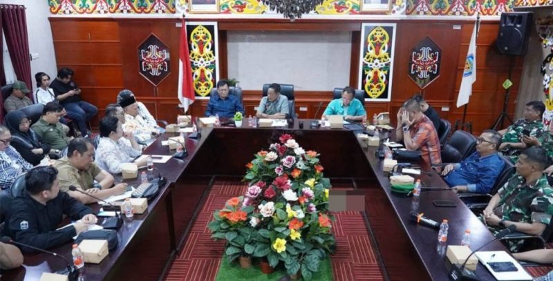 Rakor penanganan kelangkaan BBM bersama unsur Forkopimda, perangkat daerah terkait, camat, aparat keamanan dan stakeholder lainnya di Aula A Kantor Bupati Mura, Sabtu (9/5/2026).