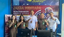 Foto Kegiatan Kejaksaan Negeri Barito Utara bersama Bagian Hukum Setda Barito Utara menggandeng LPPL Batara FM menggelar sosialisasi terkait etika bermedia sosial serta pemahaman mengenai Undang-Undang Informasi dan Transaksi Elektronik