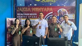 Foto Kegiatan Kejaksaan Negeri Barito Utara bersama Bagian Hukum Setda Barito Utara menggandeng LPPL Batara FM menggelar sosialisasi terkait etika bermedia sosial serta pemahaman mengenai Undang-Undang Informasi dan Transaksi Elektronik