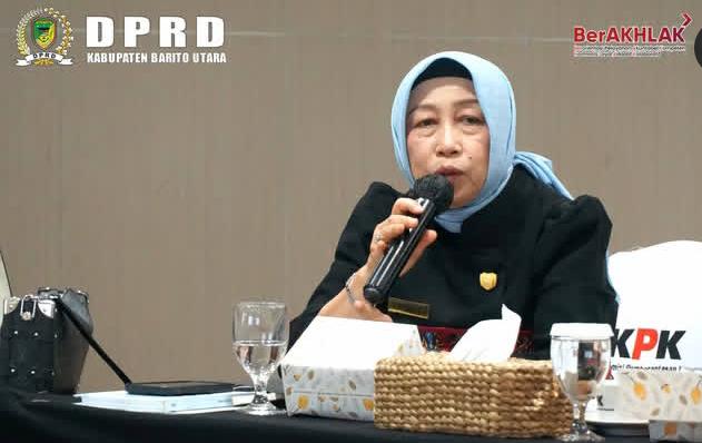 Foto Ketua DPRD Barut, Hj Merry Rukaini
