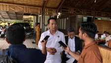 Foto Fariyadi Yusia Tingan Pimpin Kadin Barito Utara