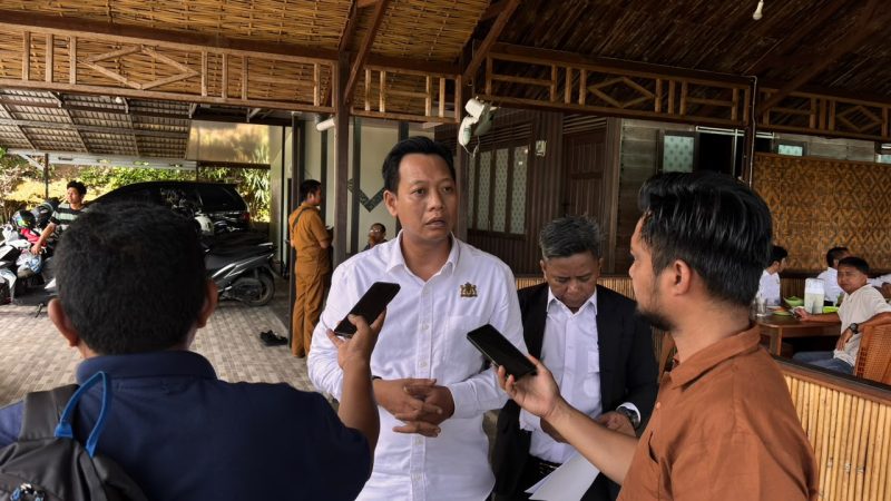 Foto Fariyadi Yusia Tingan Pimpin Kadin Barito Utara