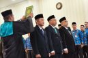 Foto H. Gogo Purman Jaya dipercaya menjadi Direktur Utama Perusda Batara Membangun, bersama Muhammad Idrus dan Rusiani