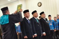 Foto H. Gogo Purman Jaya dipercaya menjadi Direktur Utama Perusda Batara Membangun, bersama Muhammad Idrus dan Rusiani