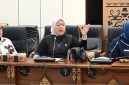 Foto Ketua DPRD Barito Utara, Ir. Hj. Mery Rukaini, M.IP, yang didampingi Wakil Ketua II DPRD, Hj. Henny Rosgiaty Rusli, S.P., M.M