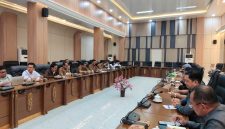 Foto rapat bersama direksi Perusahaan Daerah (Perusda)