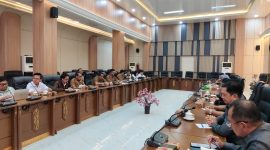 Foto rapat bersama direksi Perusahaan Daerah (Perusda)