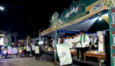 Foto Bupati Barito Utara H. Shalahuddin  Resmi Lepas Pawai Tanglong Malam Takbiran Iduladha 1447 Hijriah