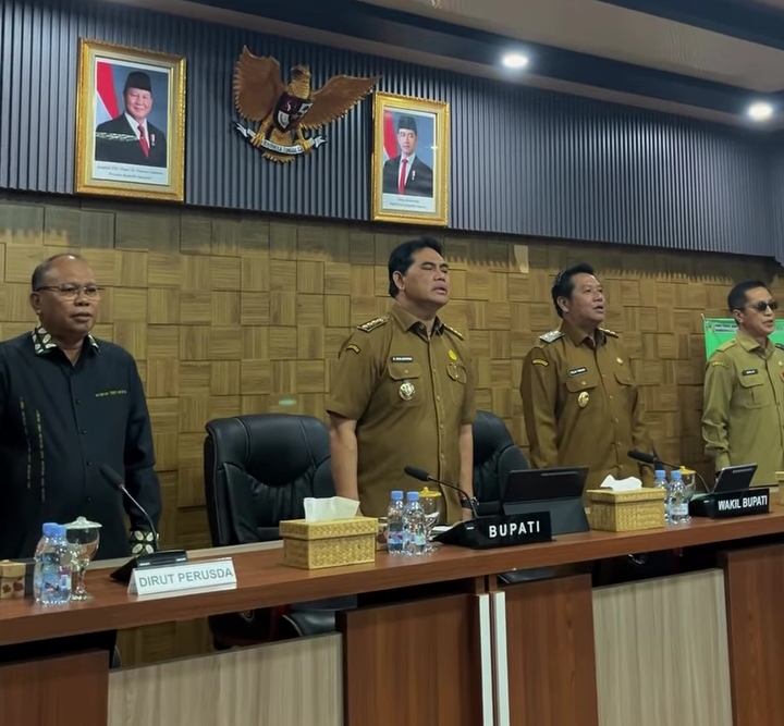 Foto Pemerintah Kabupaten Barito Utara mengadakan pertemuan silaturahmi dengan jajaran Direksi Perusahaan Daerah (Perusda) Batara