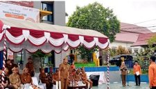 Foto Bupati Barito Utara, H. Shalahuddin ST MT, memimpin secara langsung Apel Siaga Sensus Ekonomi 2026 yang digelar di halaman kantor bupati setempat